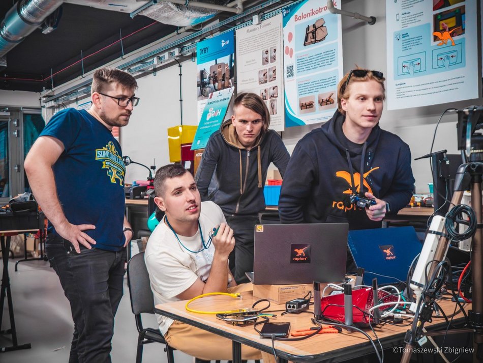 Łódź. Ekipa z Politechniki Łódzkiej robi roboty przyszłości. Łazik REX 2.0 mógłby podbić Marsa