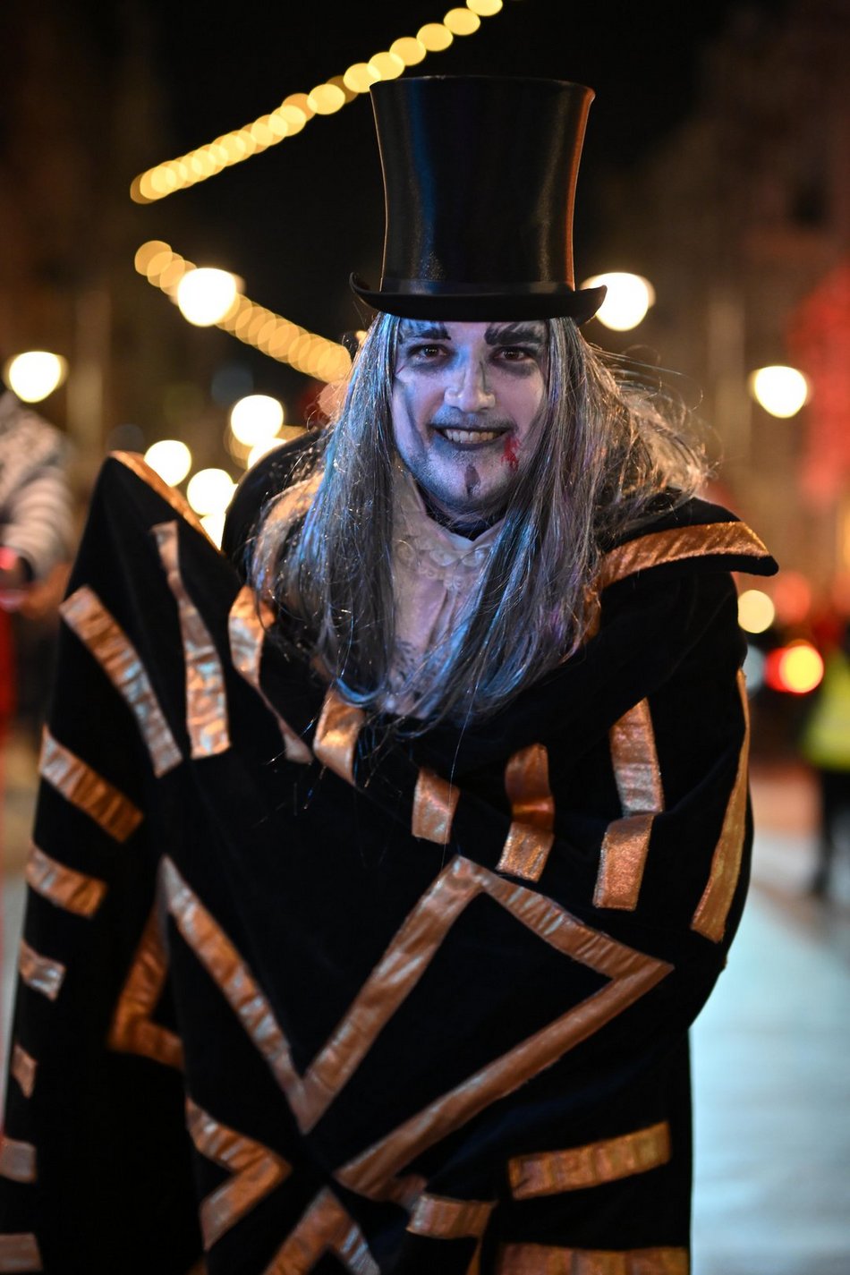 Łódź. Halloweenowa parada przeszła Piotrkowską w Łodzi. Tłumy duchów, czarownic i zombie!