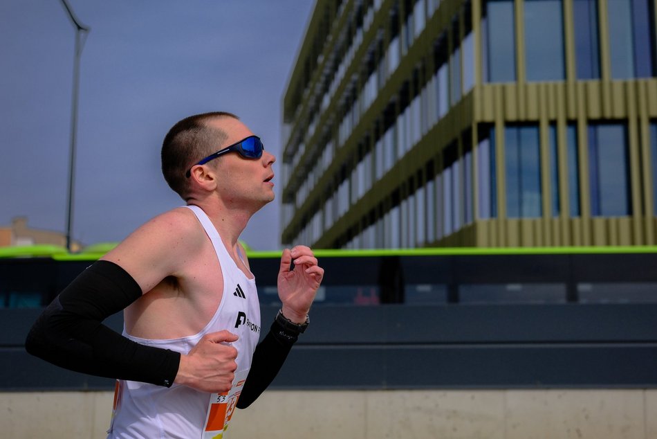 Łódź. DOZ Maraton Łódź 2026. Brałeś udział w biegu? Odszukaj się w galerii i zapisz na pamiątkę!