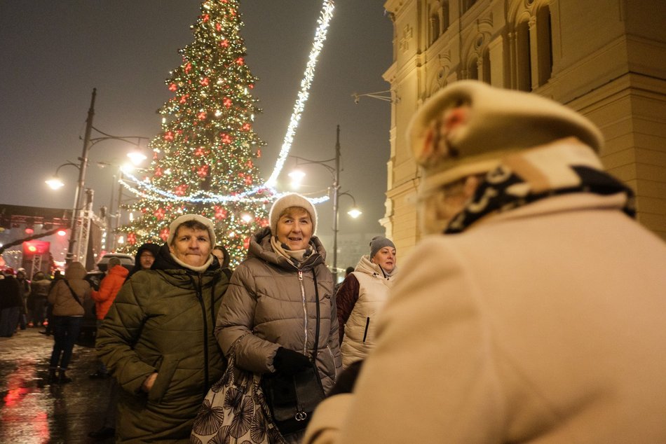 Tłumy na otwarciu Jarmarku Bożonarodzeniowego w Łodzi. Byłeś/aś? Znajdź się na zdjęciach!