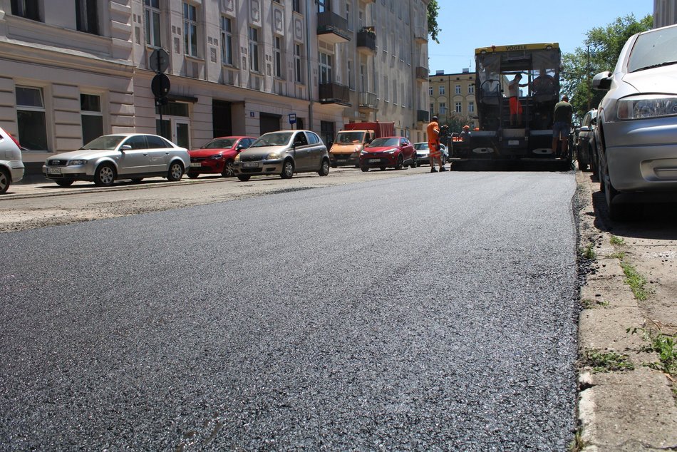 Łódź. Szybkie remonty dróg w Łodzi. Na których pięciu ulicach pojawił się nowy asfalt?