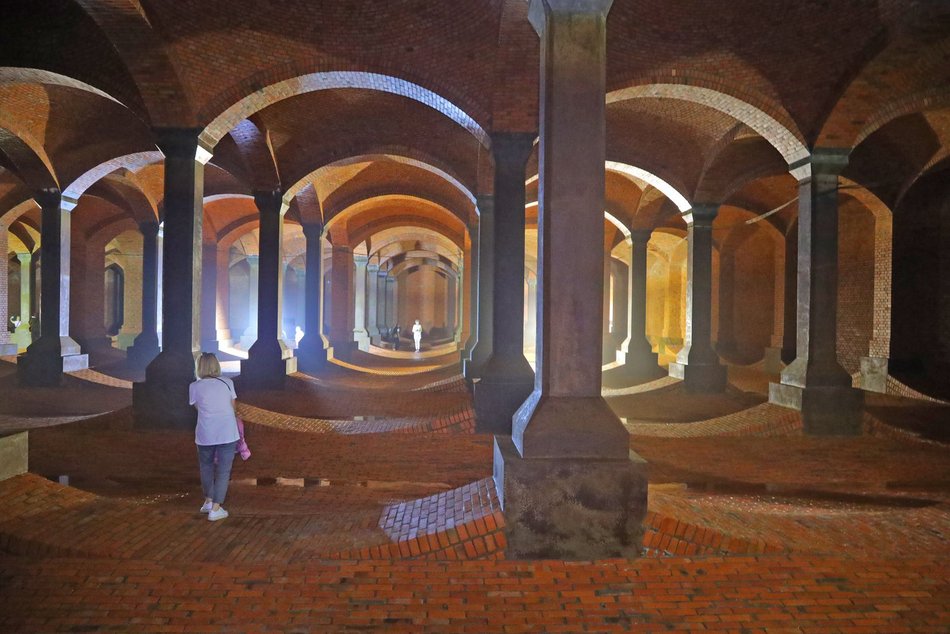 Zwiedzanie podziemnej katedry na Stokach z okazji 600. Urodzin Łodzi