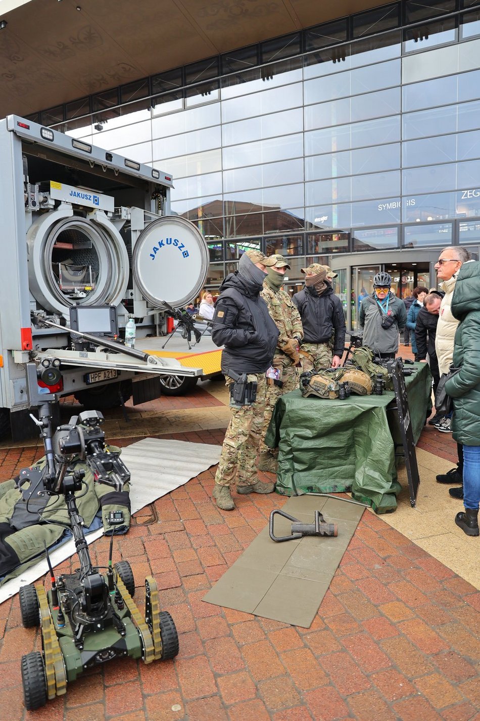uczestnicy finału wielkiej orkiestry świątecznej pomocy w Łodzi