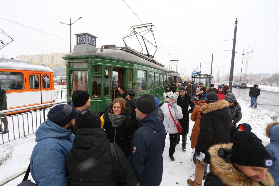 Wielka parada zabytkowych autobusów i tramwajów MPK Łódź