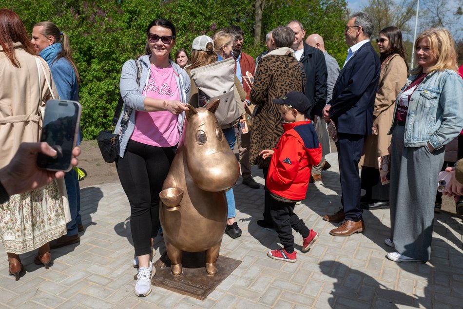 Muminek odsłonięty! Nowa rzeźba na Szlaku Łódź Bajkowa