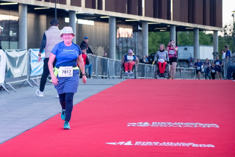 Łódź. Bieg Ulicą Piotrkowską Rossmann Run 2025 wystartował! Walka o życiowe rekordy