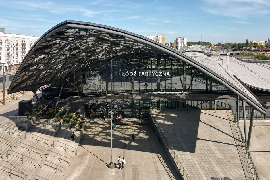 TOP 15 lustrzanych budynków w Łodzi. Zobaczysz w nich swoje odbicie