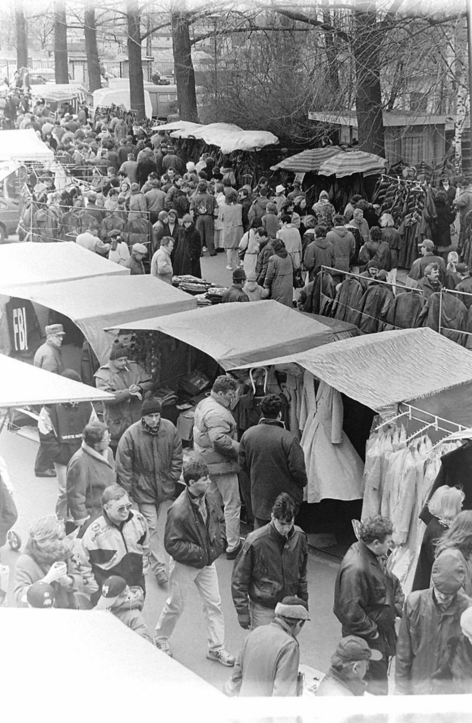 Łódź. Jak wyglądało życie w Łodzi na początku lat 90.? Media, wielkie fortuny i galopująca inflacja