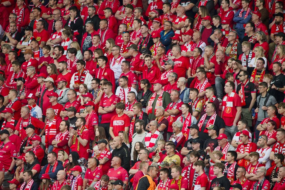 Kibice na meczu Widzewa Łódź z Lechem Poznań