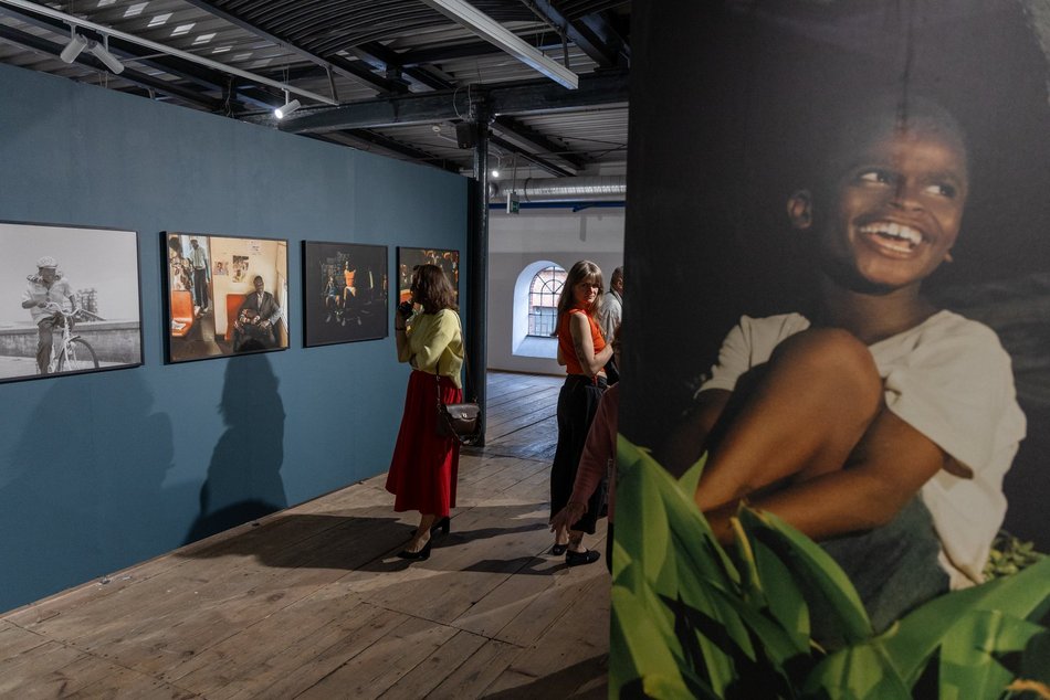 Łódź. Fotofestiwal 2025 w Łodzi rozpoczęty. Tłumy na inauguracji