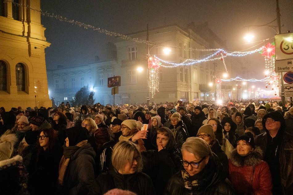 Tłumy na otwarciu Jarmarku Bożonarodzeniowego w Łodzi. Byłeś/aś? Znajdź się na zdjęciach!