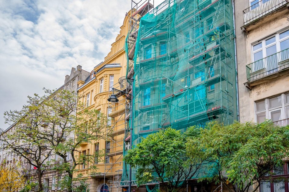 Łódź. Kolejna kamienica przy Mielczarskiego w Łodzi odzyskuje blask! Widać pierwsze efekty remontu