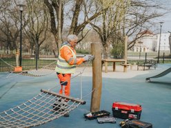 Łódź. Przeglądy placów zabaw w Łodzi. Atrakcje w Parku Staromiejskim są gotowe na wiosnę