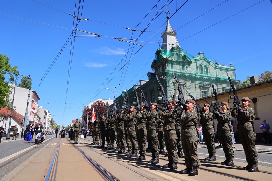 Łódź. Święto Konstytucji 3 Maja. Tak wyglądały obchody pod Katedrą w Łodzi