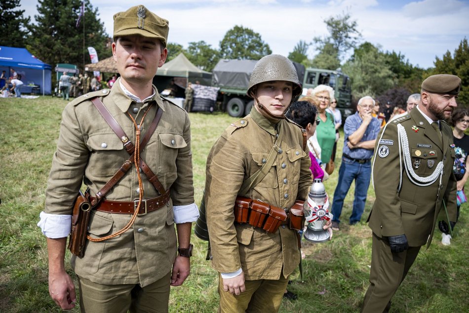 Piknik militarny w parku Helenów