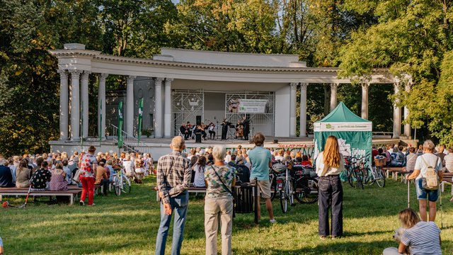 Łodzianie powitali jesień w Parku Julianowskim. Koncert Orkiestry Kameralnej Polish Camerata [ZDJĘCIA]