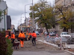 widok na ulicę Rewolucji 1905 r. w remoncie