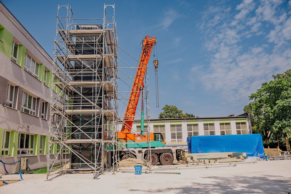 Łódź. Rozbudowa Szkoły Podstawowej nr 169 w Łodzi. Prace nie zwalniają tempa!