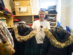 Ciepła odzież na zimę potrzebna od zaraz! Pomóż osobom w kryzysie bezdomności z Łodzi