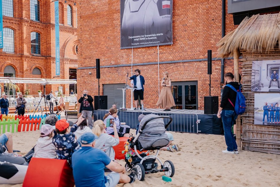 Łódź. Sławosz Uznański-Wiśniewski w kosmosie! Łodzianie oglądali start na Astropikniku w Manufakturze