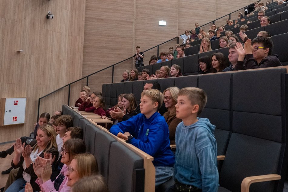 Łódź. Sławosz Uznański-Wiśniewski spotkał się z uczniami