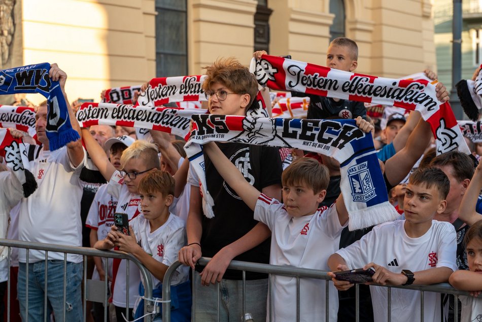 ŁKS Łódź zaprezentował skład na placu Wolności! Byłeś/aś tam? Odszukaj się w galerii