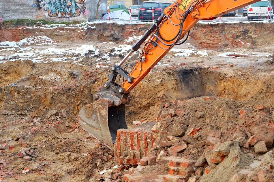 Łódź. Nowe mieszkania miejskie na Bałutach w Łodzi Młynarska 20 koparki i budowa