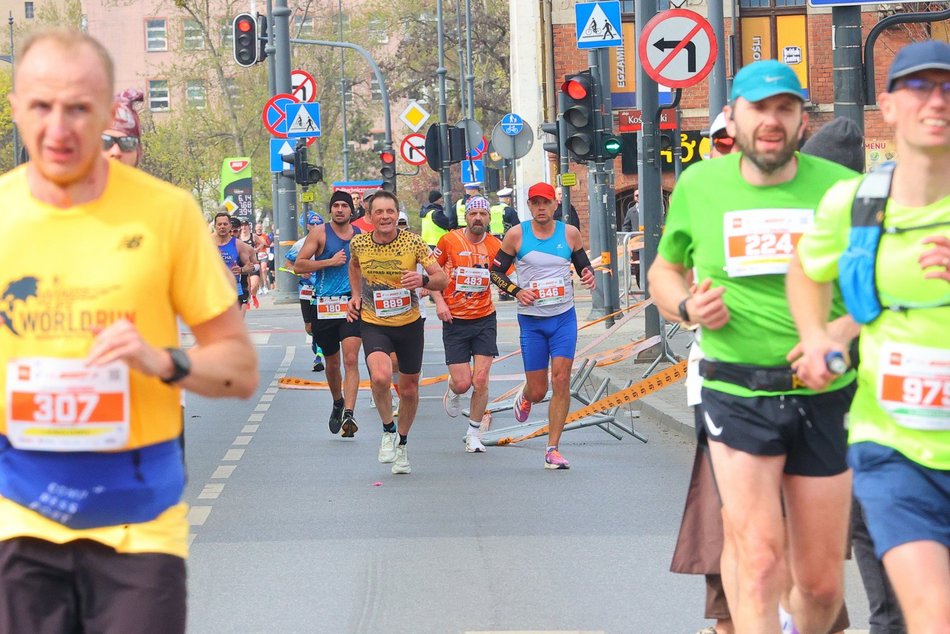 Łódź. DOZ Maraton Łódź 2026. Brałeś udział w biegu? Odszukaj się w galerii i zapisz na pamiątkę!