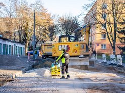 Łódź. Remont Gandhiego w Łodzi. Chodnik gotowy, trwa układanie nowej podbudowy