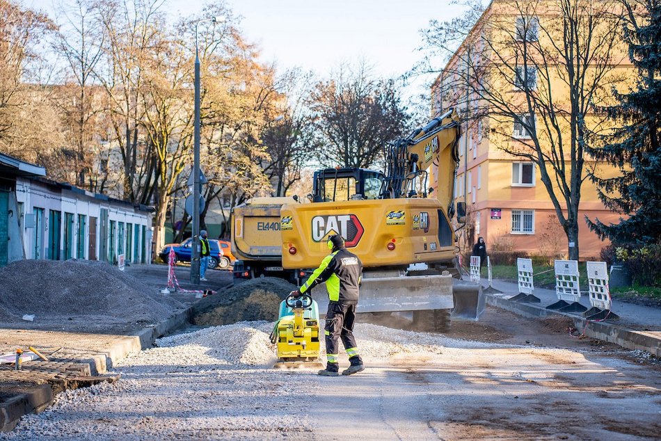 Łódź. Remont Gandhiego w Łodzi. Chodnik gotowy, trwa układanie nowej podbudowy