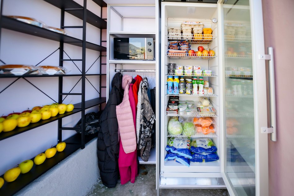 Łódź. Nowa lodówka społeczna w Łodzi. Nie wyrzucaj jedzenia, podziel się!