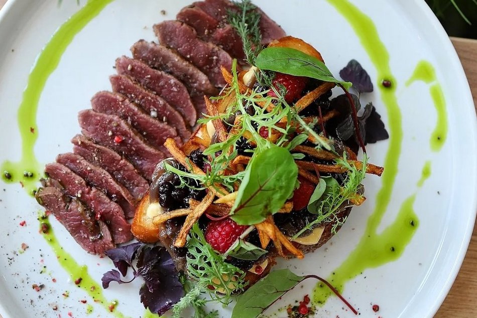Gdzie na dziczyznę w Łodzi? Restauracja Resursa to prawdziwy raj dla mięsożerców
