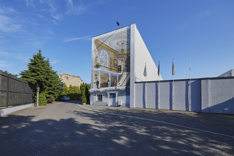 mural na ścianie hotelu