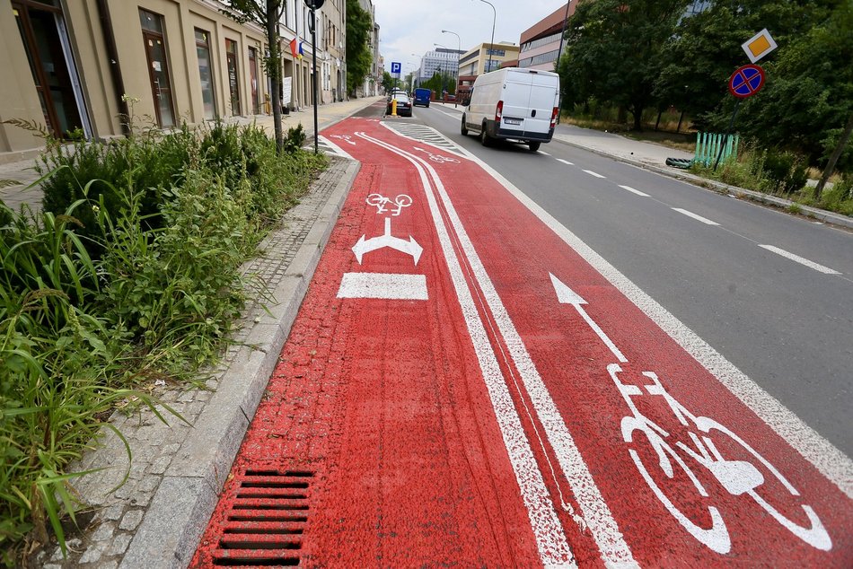 Nowa dwukierunkowa droga rowerowa na ul. Rewolucji 1905 r.