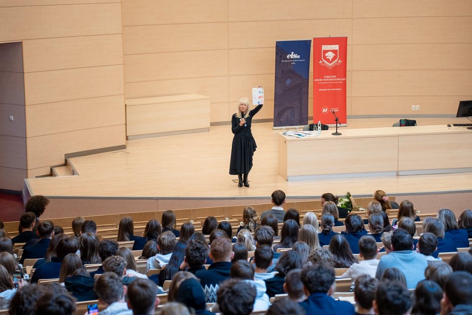 Łódź. Anna Maria Wesołowska na Uniwersytecie Łódzkim. Aula WPiA pękała w szwach