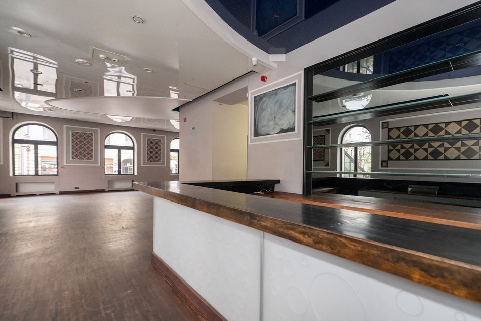 Łódź. Piotrkowska 77 w Łodzi. Kamienica na sprzedaż. Wnętrza i z zewnątrz