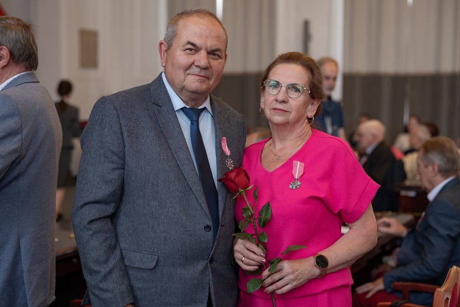 Łódź. Medale za długoletnie pożycie małżeńskie. Rekordziści świętują 63-lecie!