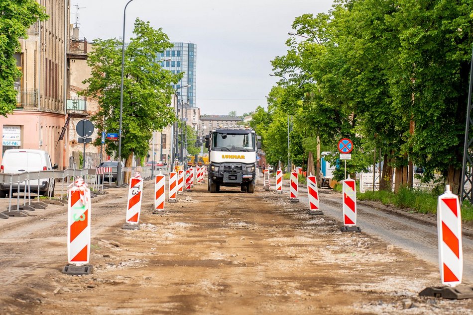 Łódź. Remont Rzgowskiej w Łodzi na pełnych obrotach. Zniknęło torowisko MPK Łódź i stary asfalt!