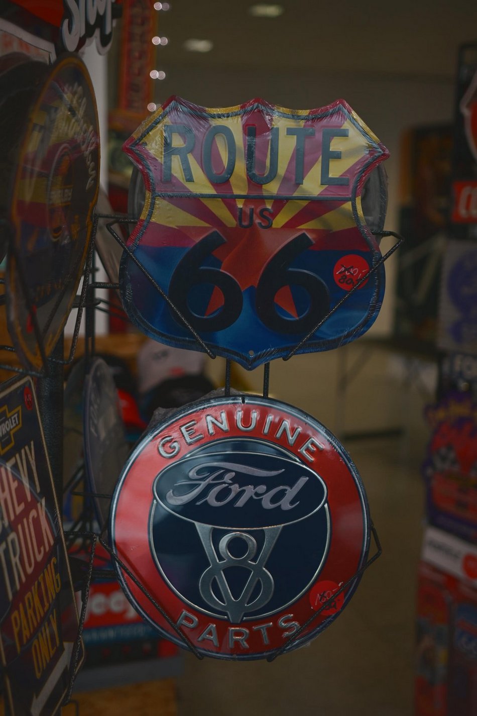 Łódź. Łódzkie Targi Motoryzacyjne w hali Expo Łódź. Klasyki, auta przyszłości, dealerzy i więcej