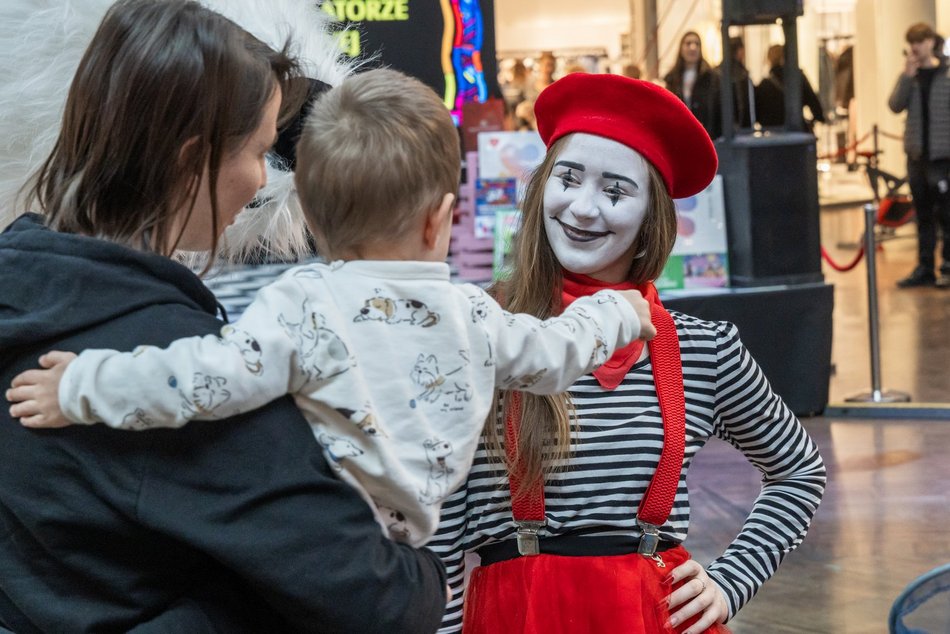 Łódź. WOŚP 2025 w Łodzi. Wioska Wikingów, pokazy taneczne i cosplay w Manufakturze