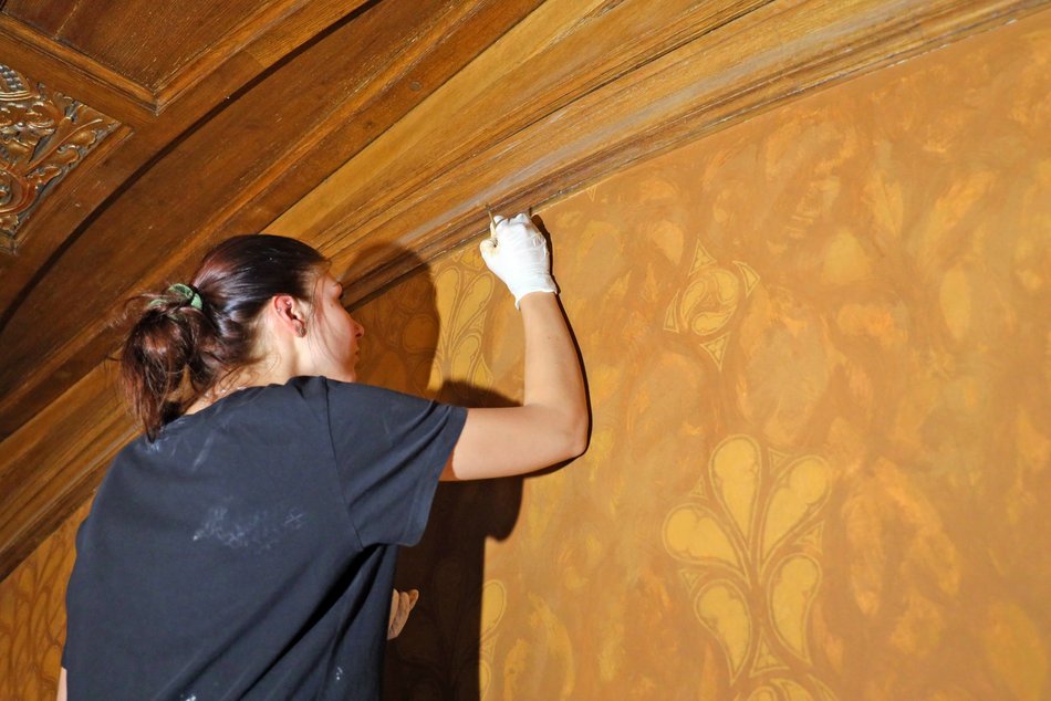 Tapeta z początku XX w. w pałacu Poznańskiego