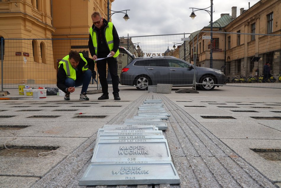 montaż kostek na placu