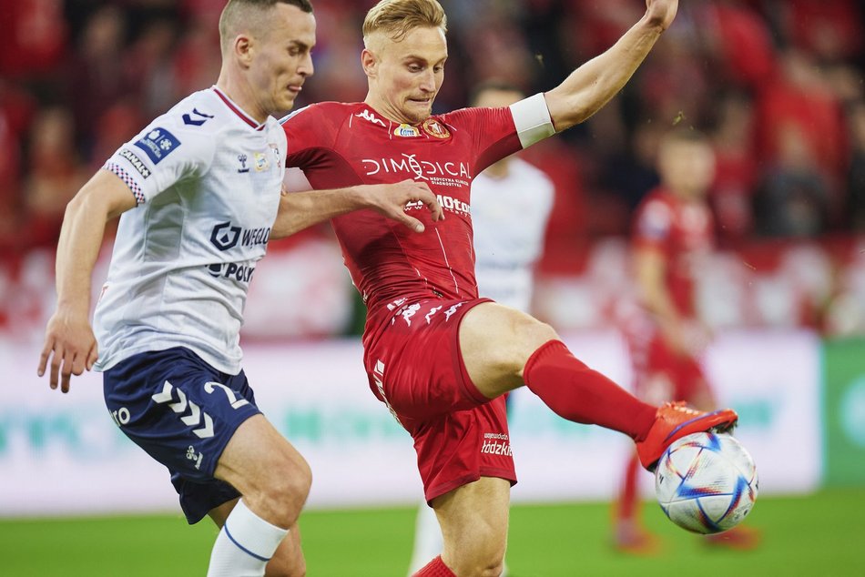 Piłkarze Widzewa i Górnika podczas meczu