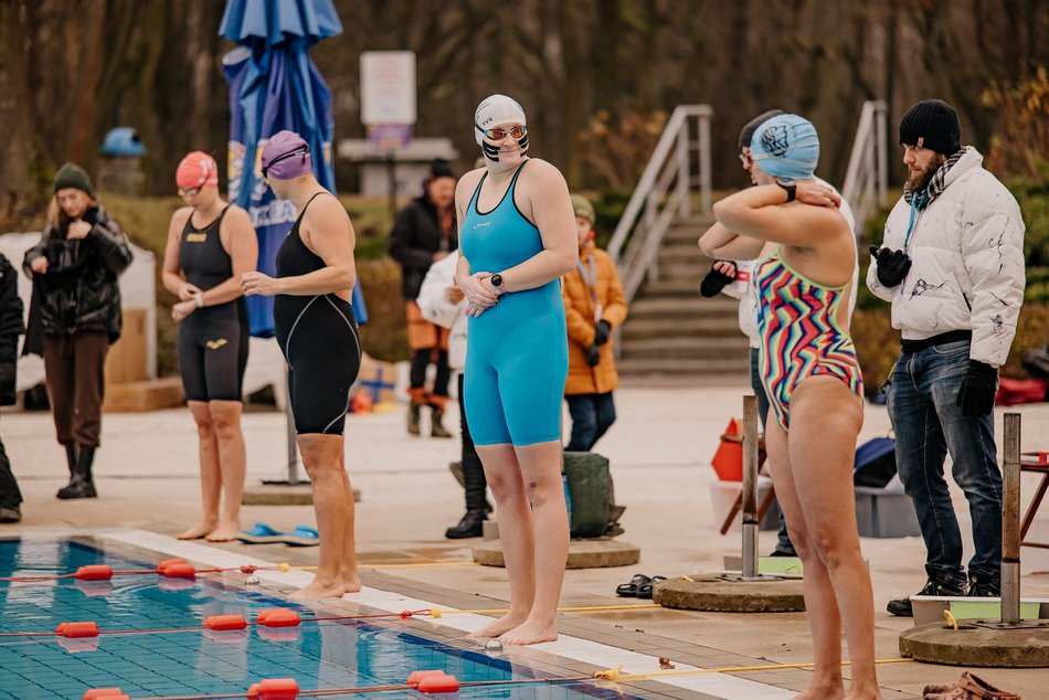 Zimne pływanie w Aquaparku Fala