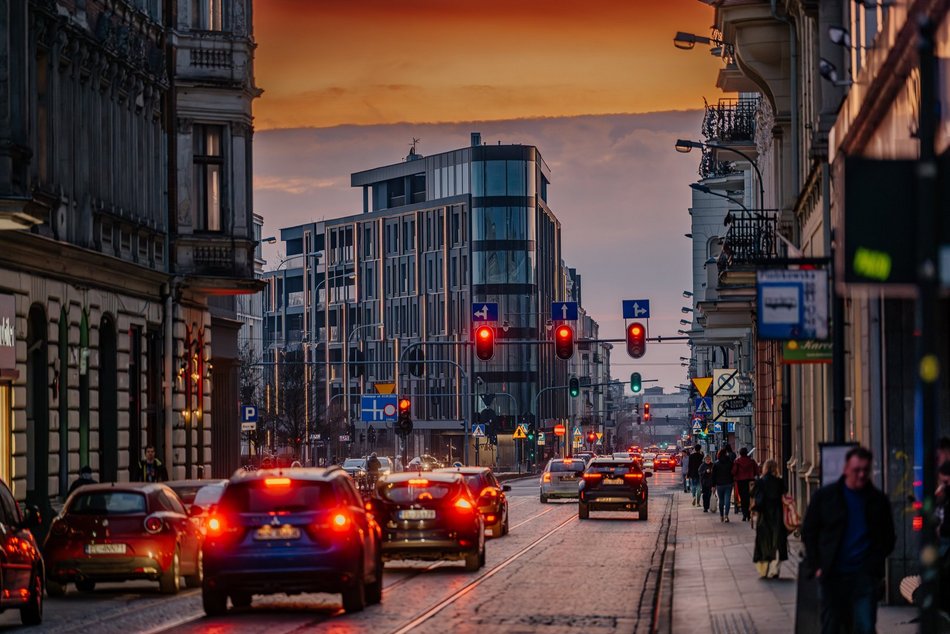 Łódź. New Iron w Łodzi o zachodzie słońca. Widok zapiera dech w piersiach!