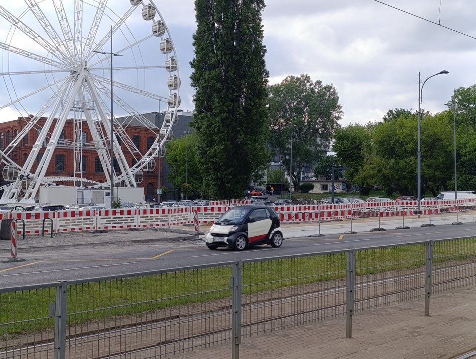 Łódź. Remont przystanków MPK Łódź przy Manufakturze