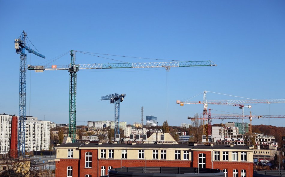 Rekord żurawi budowlanych nad Łodzią! Ile dźwigów pracowało w lutym nad miastem?