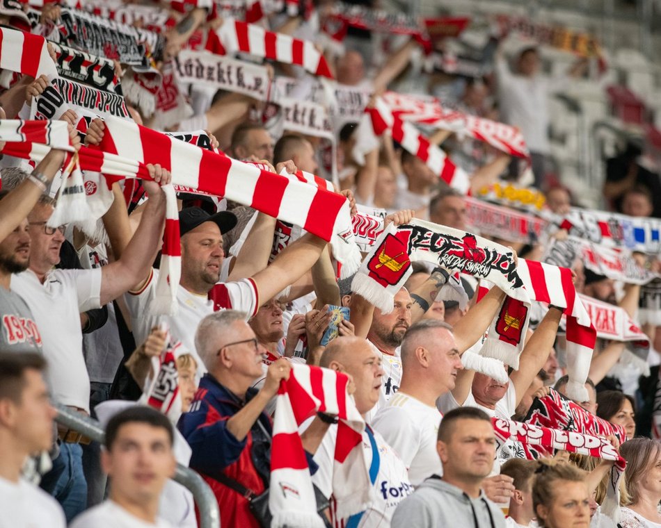 Mecz ŁKS Łódź – Korona Kielce. Kibice na trybunach stadionu przy al. Unii