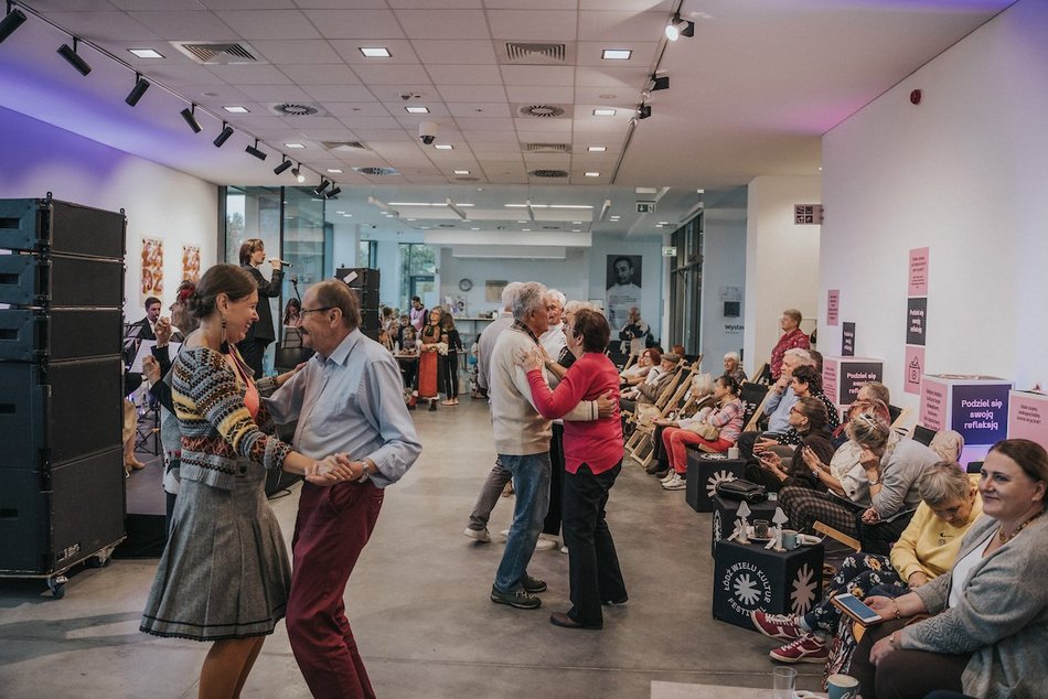 Łódź. Potańcówka w stylu retro? W Centrum Dialogu w Łodzi to możliwe!