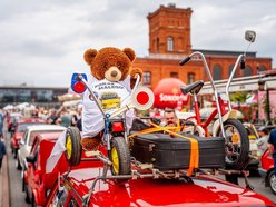 Łódź. Parada maluchów w Manufakturze! Kultowe fiaty 126p ciągle w modzie